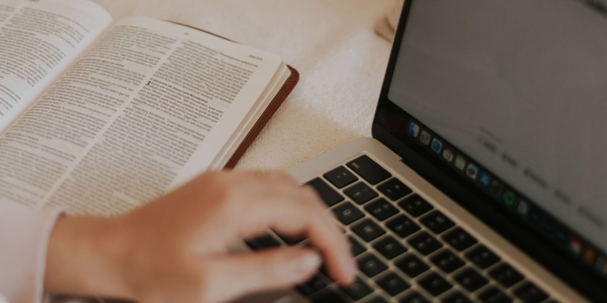 A person learning data analytics from home, highlighting the flexibility of online training programs for real estate professionals.